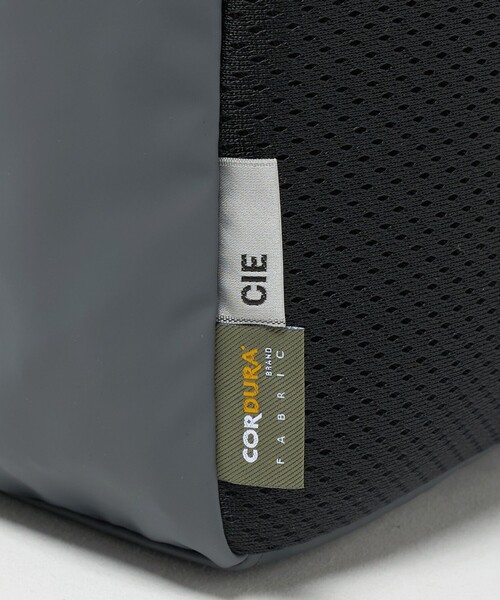 CIE（シー）の「＜CIE＞GRID3 ボトル ショルダーバッグ（ショルダーバッグ・メンズ・ダークグレー/ブラック・FREE）」の13枚目の写真
