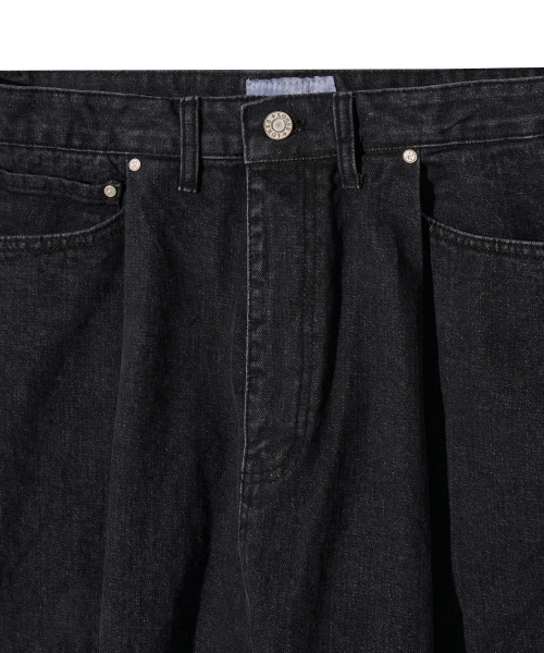 LORES（ロアス）の「Wide Tuck Denim Pants - Black（デニムパンツ・レディース・その他・M/L/XL）」の8枚目の写真
