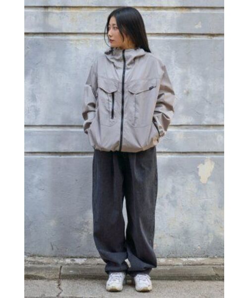 LORES（ロアス）の「Wide Tuck Denim Pants - Black（デニムパンツ・レディース・その他・M/L/XL）」の4枚目の写真