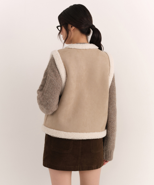 MUSINSA STANDARD WOMAN（ムシンサスタンダードウーマン）の「ウィメンズ シンセティックスエード シアリング トグル ベスト [ベージュ]（ベスト・レディース・その他・S/M）」の3枚目の写真