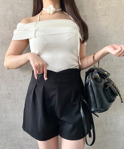 Mejoul(メジュール)の「【26年春夏新作】ハイウエスト Vカット タックショートパンツ(その他パンツ・レディース・ブラウン/ブラック・L/M)」の5枚目の写真