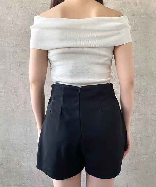 Mejoul(メジュール)の「【26年春夏新作】ハイウエスト Vカット タックショートパンツ(その他パンツ・レディース・ブラウン/ブラック・L/M)」の11枚目の写真