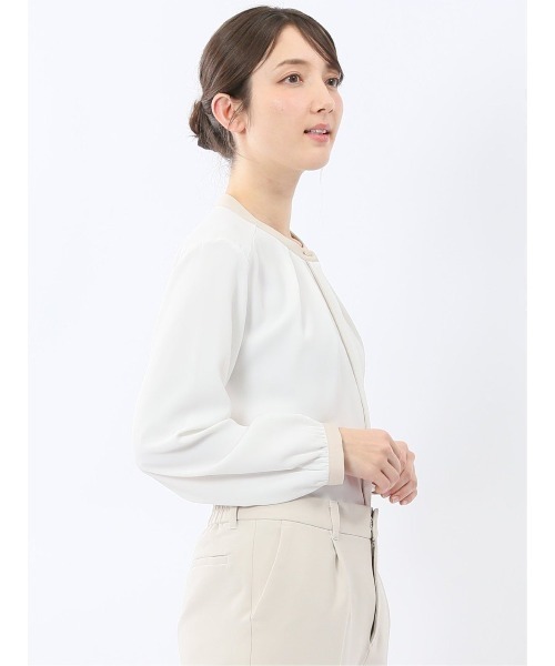 m.f.editorial（エムエフエディトリアル）の「【前開き シフォン】バンドカラー配色 比翼 長袖 ブラウス（シャツ/ブラウス・レディース・ライトグレー/アイボリー・MEDIUM/LARGE）」の6枚目の写真