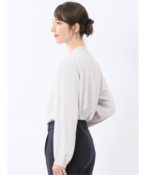 m.f.editorial（エムエフエディトリアル）の「【前開き シフォン】バンドカラー配色 比翼 長袖 ブラウス（シャツ/ブラウス・レディース・ライトグレー/アイボリー・MEDIUM/LARGE）」の14枚目の写真
