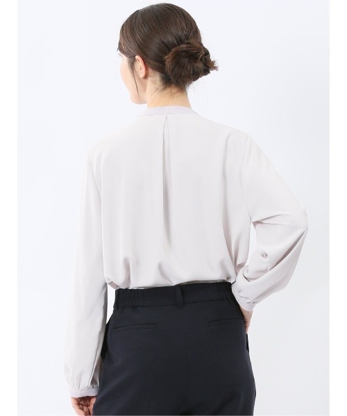 m.f.editorial（エムエフエディトリアル）の「【前開き シフォン】バンドカラー配色 比翼 長袖 ブラウス（シャツ/ブラウス・レディース・ライトグレー/アイボリー・MEDIUM/LARGE）」の15枚目の写真