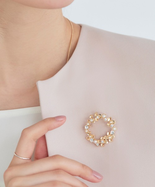 RUIRUE BOUTIQUE（ルイルエブティック）の「フラワーサークルブローチ（ブローチ/コサージュ・レディース・ゴールド/シルバー・FREE）」の2枚目の写真