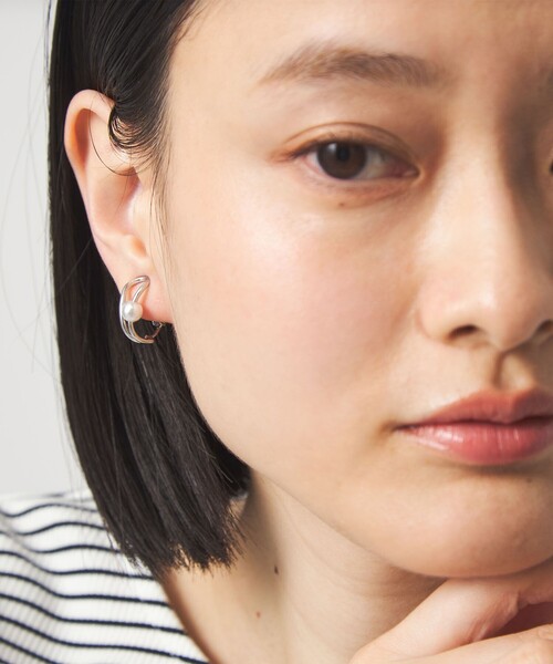 green label relaxing(グリーンレーベルリラクシング)の「ドロップフレーム&フェイクパール イヤリング(イヤリング・レディース・シルバー/ゴールド・FREE)」の12枚目の写真