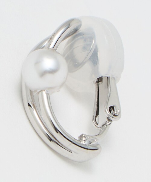 green label relaxing(グリーンレーベルリラクシング)の「ドロップフレーム&フェイクパール イヤリング(イヤリング・レディース・シルバー/ゴールド・FREE)」の4枚目の写真