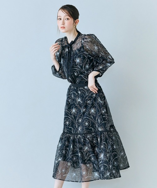 Audie a Muses(オーディアミューズ)の「シアー刺繍バイカラーティアードスカート(スカート・レディース・ブラック/ベージュ・38/42)」の5枚目の写真