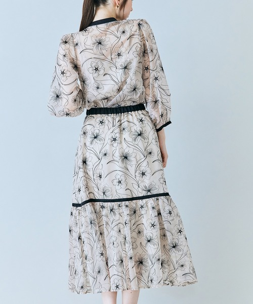 Audie a Muses(オーディアミューズ)の「シアー刺繍バイカラーティアードスカート(スカート・レディース・ブラック/ベージュ・38/42)」の14枚目の写真
