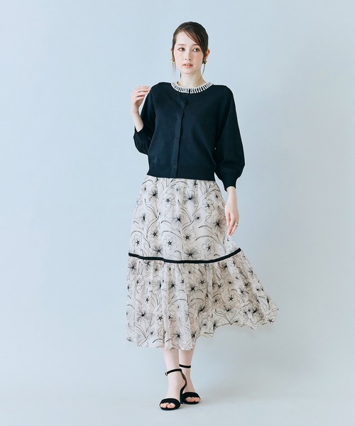Audie a Muses(オーディアミューズ)の「シアー刺繍バイカラーティアードスカート(スカート・レディース・ブラック/ベージュ・38/42)」の16枚目の写真