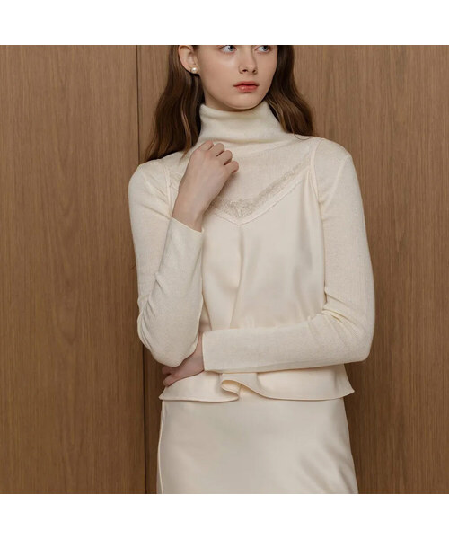LAUTREDE MIN(ロートルドミン)の「Merino wool turtleneck knitwear(ニット/セーター・レディース・ブラック/アイボリー/グレー・FREE)」の1枚目の写真