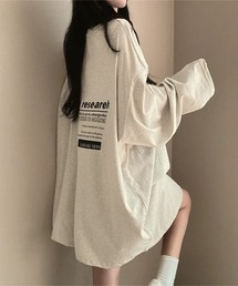 Lips（リップス）の「ゆったりシルエット×バックロゴでこなれ感！トレンド感たっぷりのオーバーサイズロングTシャツ（Tシャツ/カットソー）」