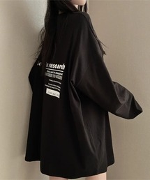 Lips（リップス）の「ゆったりシルエット×バックロゴでこなれ感!トレンド感たっぷりのオーバーサイズロングTシャツ（Tシャツ/カットソー）」
