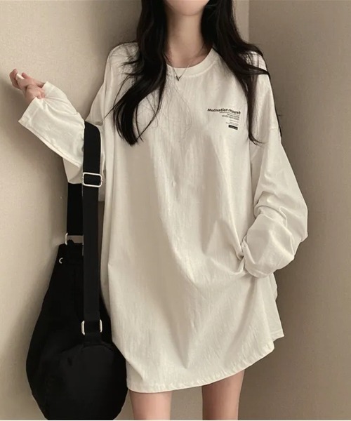 Lips(リップス)の「ゆったりシルエット×バックロゴでこなれ感!トレンド感たっぷりのオーバーサイズロングTシャツ(Tシャツ/カットソー・レディース・ブラック/ライトグレー/ブルー/ホワイト・FREE)」の8枚目の写真