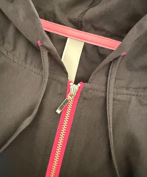 Q(キュー)の「ドッキングバルーンパーカー(パーカー・レディース・ブラック/ホワイト・MEDIUM)」の5枚目の写真