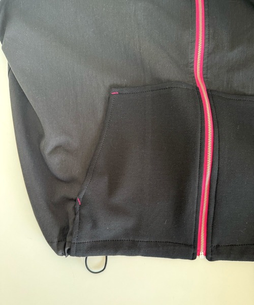 Q(キュー)の「ドッキングバルーンパーカー(パーカー・レディース・ブラック/ホワイト・MEDIUM)」の9枚目の写真