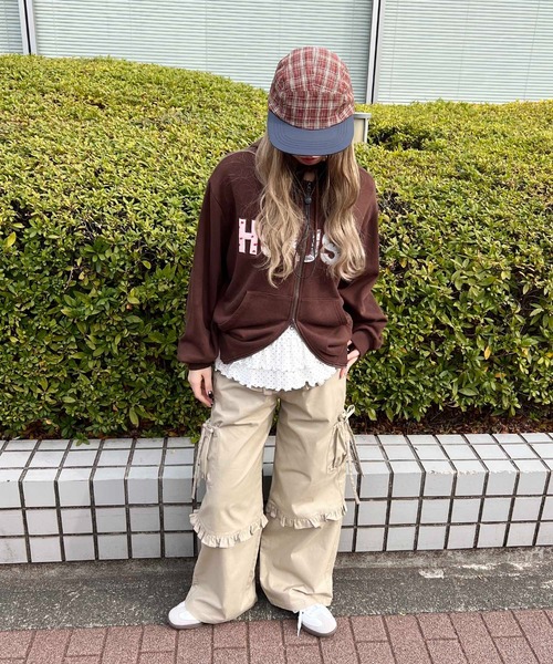 WC(ダブル シー)の「フリルカーゴパンツ(カーゴパンツ・レディース・ベージュ/チャコールグレー・FREE)」の11枚目の写真