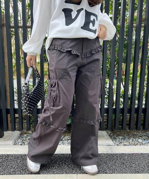 WC(ダブル シー)の「フリルカーゴパンツ(カーゴパンツ・レディース・ベージュ/チャコールグレー・FREE)」の3枚目の写真