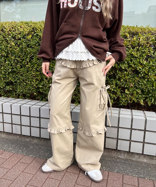 WC(ダブル シー)の「フリルカーゴパンツ(カーゴパンツ・レディース・ベージュ/チャコールグレー・FREE)」の7枚目の写真