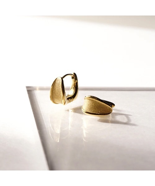 itam(アイタム)の「【itam】アイタム/ 【 金属アレルギー対応 】ステンレス ワイドフープピアス(ピアス(両耳用)・レディース・シルバー/ゴールド・FREE)」の1枚目の写真