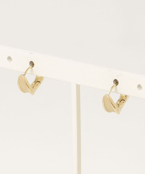 itam(アイタム)の「【itam】アイタム/ 【 金属アレルギー対応 】ステンレス ワイドフープピアス(ピアス(両耳用)・レディース・シルバー/ゴールド・FREE)」の5枚目の写真