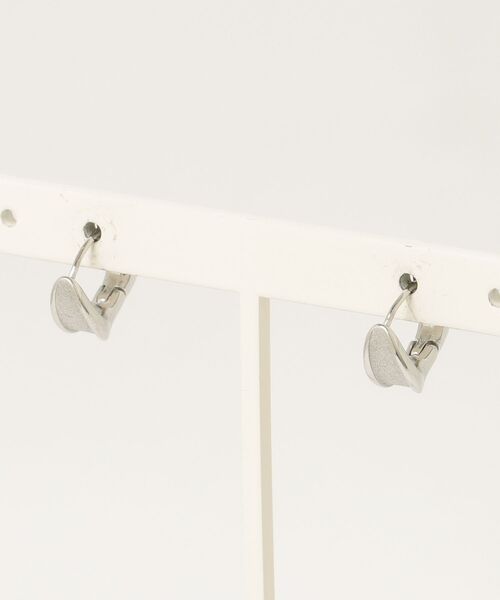 itam(アイタム)の「【itam】アイタム/ 【 金属アレルギー対応 】ステンレス ワイドフープピアス(ピアス(両耳用)・レディース・シルバー/ゴールド・FREE)」の6枚目の写真