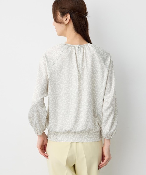 A/C DESIGN BY ALPHA CUBIC(エーシーデザインバイアルファキュービック)の「【アルコラージュ】フラワープリントブラウス(シャツ/ブラウス・レディース・ベージュ/ネイビー・9号/11号/13号)」の18枚目の写真