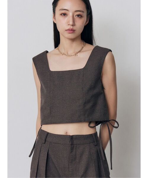 MURUA（ムルーア）の「【セットアップ対応】スクエアネックメッシュタンク（タンクトップ・レディース・ブラック/アイボリー/ブラウン/グレー・FREE）」の4枚目の写真
