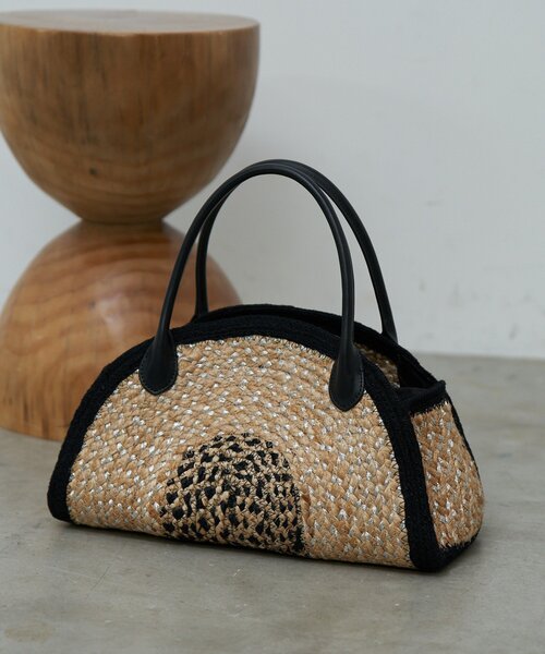 GALLARDAGALANTE（ガリャルダガランテ）の「【Jhuri Shate】ハーフサークルバッグ/L（トートバッグ・レディース・ブラック/ベージュ・FREE）」の3枚目の写真