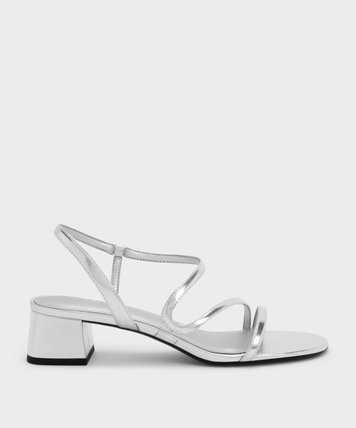 CHARLES & KEITH(チャールズ & キース)の「Arden アーデン ウェービーブロックヒール スリングバッグサンダル(サンダル・レディース・オフホワイト/シルバー/ブラック系その他2・25.5cm/25cm/24.5cm/23.5cm/23cm/22.5cm)」の4枚目の写真