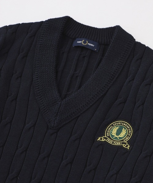 FRED PERRY（フレッドペリー）の「FRED PERRY TENNIS BADGE CABLE KNIT JUMPER K1531（ニット/セーター・メンズ・ネイビー・M）」の3枚目の写真