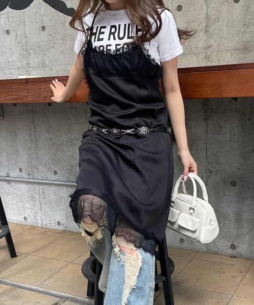 ROGER AND RAW(ロジャーアンドロウ)の「サテンレースキャミワンピース スリップドレス(ワンピース・レディース・ホワイト/ブラック・FREE)」の16枚目の写真