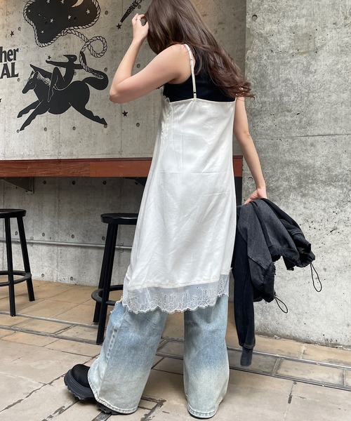 ROGER AND RAW(ロジャーアンドロウ)の「サテンレースキャミワンピース スリップドレス(ワンピース・レディース・ホワイト/ブラック・FREE)」の9枚目の写真