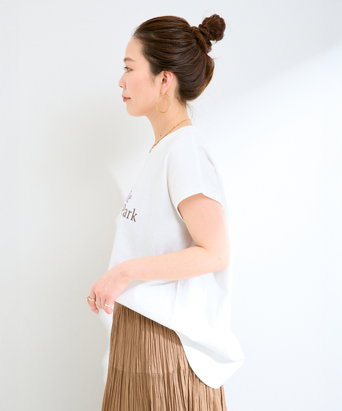 B.C STOCK(ベーセーストック)の「手洗い可 / アソートフレンチスリーブロゴTEE(Tシャツ/カットソー・レディース・チャコールグレー/レッド/ブラウン/ホワイト・FREE)」の14枚目の写真