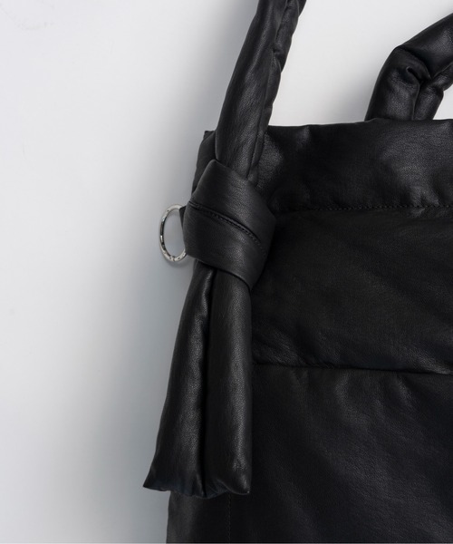 MAISON SPECIAL(メゾンスペシャル)の「Vegan Leather Big Pillow Bag/ヴィーガンレザービッグピローバッグ(ショルダーバッグ・レディース・シルバー/パープル/アイボリー/ブラック・FREE)」の9枚目の写真