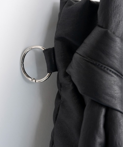 MAISON SPECIAL(メゾンスペシャル)の「Vegan Leather Big Pillow Bag/ヴィーガンレザービッグピローバッグ(ショルダーバッグ・レディース・シルバー/パープル/アイボリー/ブラック・FREE)」の10枚目の写真