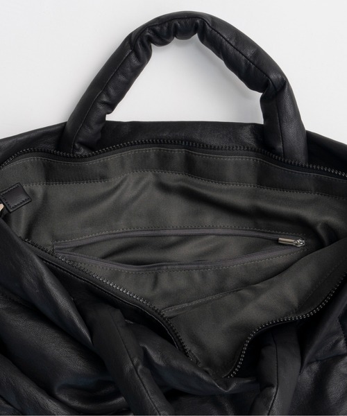 MAISON SPECIAL(メゾンスペシャル)の「Vegan Leather Big Pillow Bag/ヴィーガンレザービッグピローバッグ(ショルダーバッグ・レディース・シルバー/パープル/アイボリー/ブラック・FREE)」の18枚目の写真