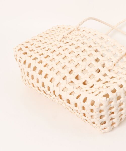 an meets zakka(アンミツザッカ)の「an meets zakka ブロック格子編みソフトプラスチックカゴバッグ(かごバッグ・レディース・ブラウン/レッド/ホワイト/ブラック/グリーン・ONESIZE)」の6枚目の写真