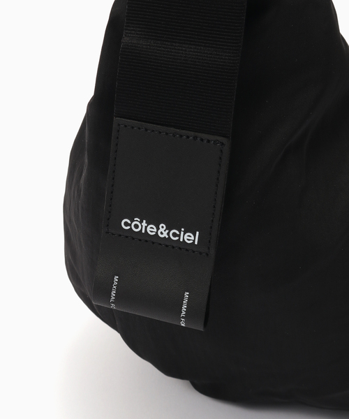 Cote&Ciel(コートエシエル)の「COTE&CIEL HYCO S SMOOTH(ショルダーバッグ・メンズ・ブラック・FREE)」の3枚目の写真