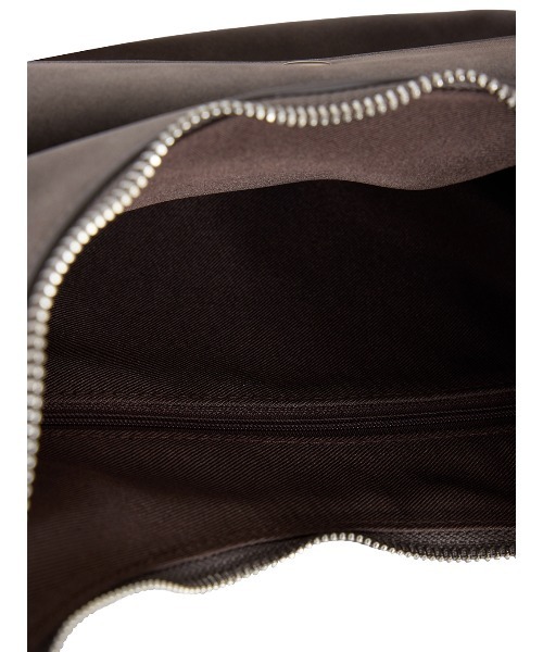 Ameri(アメリ)の「BODY FIT SHOULDER BAG(ショルダーバッグ・レディース・ベージュ/アッシュブラウン/ライトブルー・FREE)」の4枚目の写真