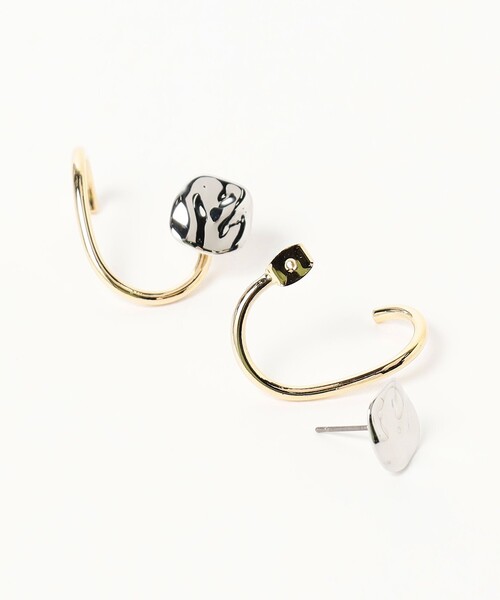 BEAMS HEART(ビームスハート)の「ミックスカラー カフ ピアス(ピアス(両耳用)・レディース・シルバー/ゴールド・ONE SIZE)」の3枚目の写真