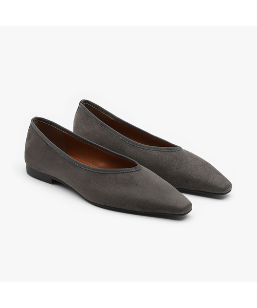 EPURE(エピュレ)の「MUSE Suede Flats (3color)(バレエシューズ・レディース・ブラック/ブラウン/グレー・22.5cm/23cm/23.5cm/24cm/24.5cm/25cm/25.5cm)」の2枚目の写真