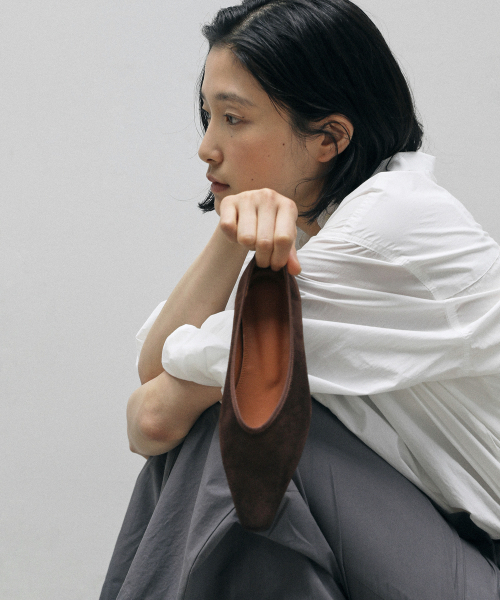 EPURE(エピュレ)の「MUSE Suede Flats (3color)(バレエシューズ・レディース・ブラック/ブラウン/グレー・22.5cm/23cm/23.5cm/24cm/24.5cm/25cm/25.5cm)」の6枚目の写真