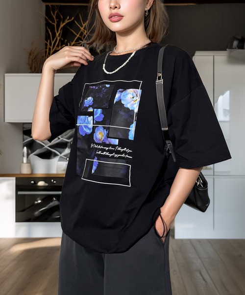 Candlestick（キャンドルスティック）の「フラワーフォト アート ワイドシルエット 裾ドロスト ストレッチ 半袖Tシャツ（Tシャツ/カットソー・レディース・ホワイト/ブラック・M/L）」の3枚目の写真