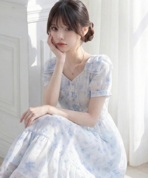 Suyunn(スユン)の「肩リボン付きシアーチェック×フラワープリントロングワンピース(ワンピース・レディース・コーラルピンク/ライトブルー・M)」の1枚目の写真
