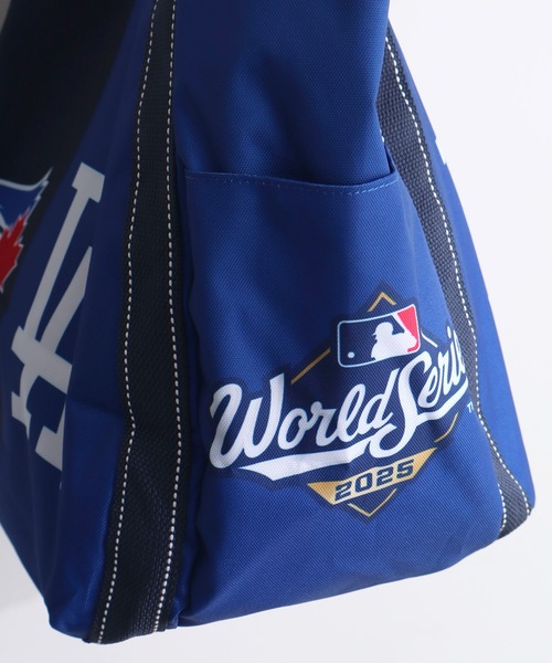 MLB(メジャーリーグベースボール)の「【MLB/メジャーリーグベースボール】アソート ワールドシリーズデザイン トートバッグ(トートバッグ・メンズ・ネイビー系/ブルー系・FREE)」の3枚目の写真