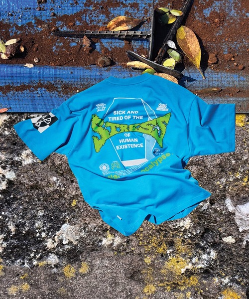 VANS(バンズ)の「ED DAVIS Tシャツ / ED DAVIS SS TEE Bright Azure VN000VTBFNM1(Tシャツ/カットソー・メンズ・ブルー・XX-LARGE/X-LARGE/LARGE/MEDIUM/SMALL)」の13枚目の写真