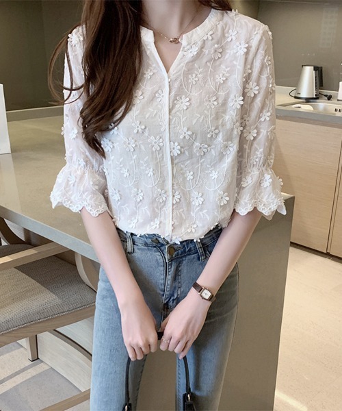 ONEP STAR(ワンピスター)の「スカラップデザイン刺繍レースブラウス(シャツ/ブラウス・レディース・ホワイト・X-LARGE/LARGE/MEDIUM)」の2枚目の写真