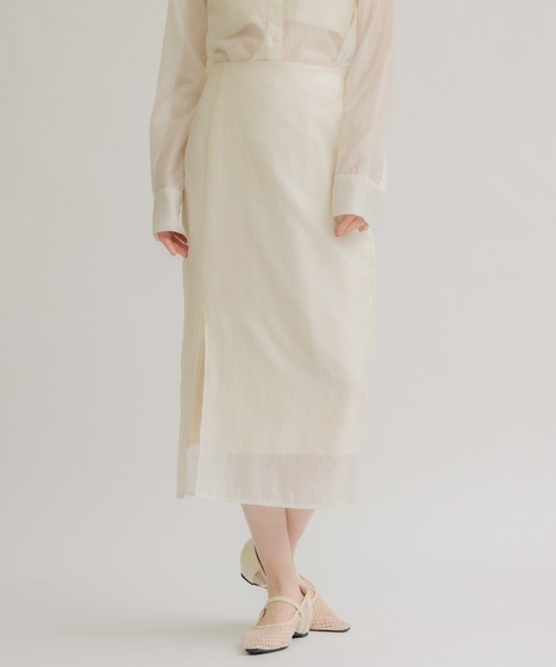 NEUNA(ヌナ)の「ソフトシアーペンシルスカート(スカート・レディース・アイボリー/ブラック・LARGE/MEDIUM)」の5枚目の写真